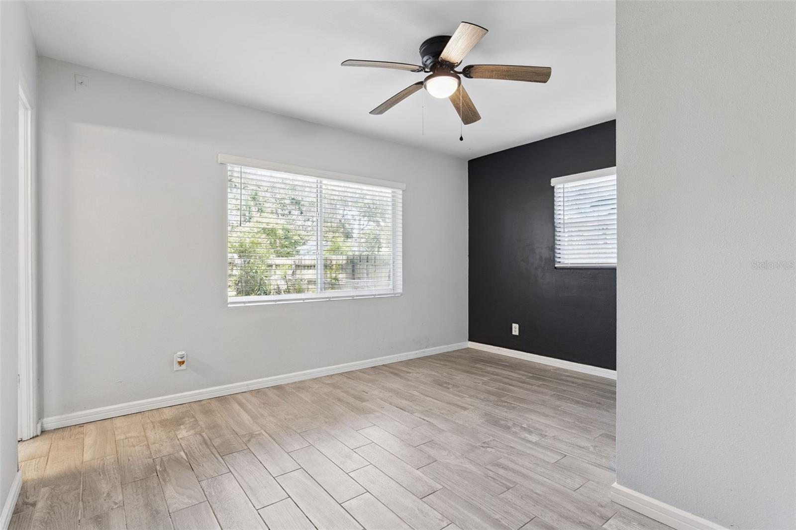 QUEEN ACRES - Residential