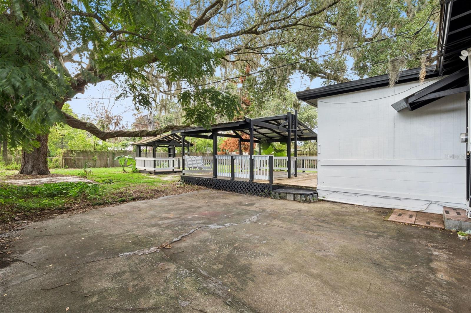 QUEEN ACRES - Residential