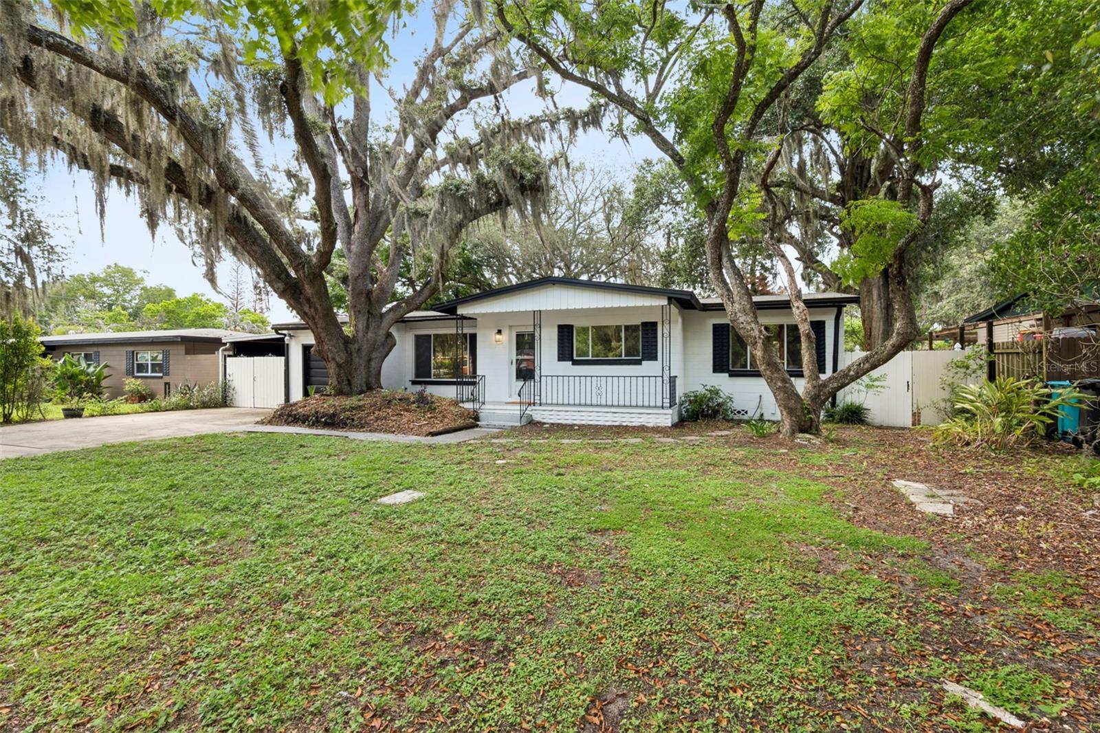 QUEEN ACRES - Residential