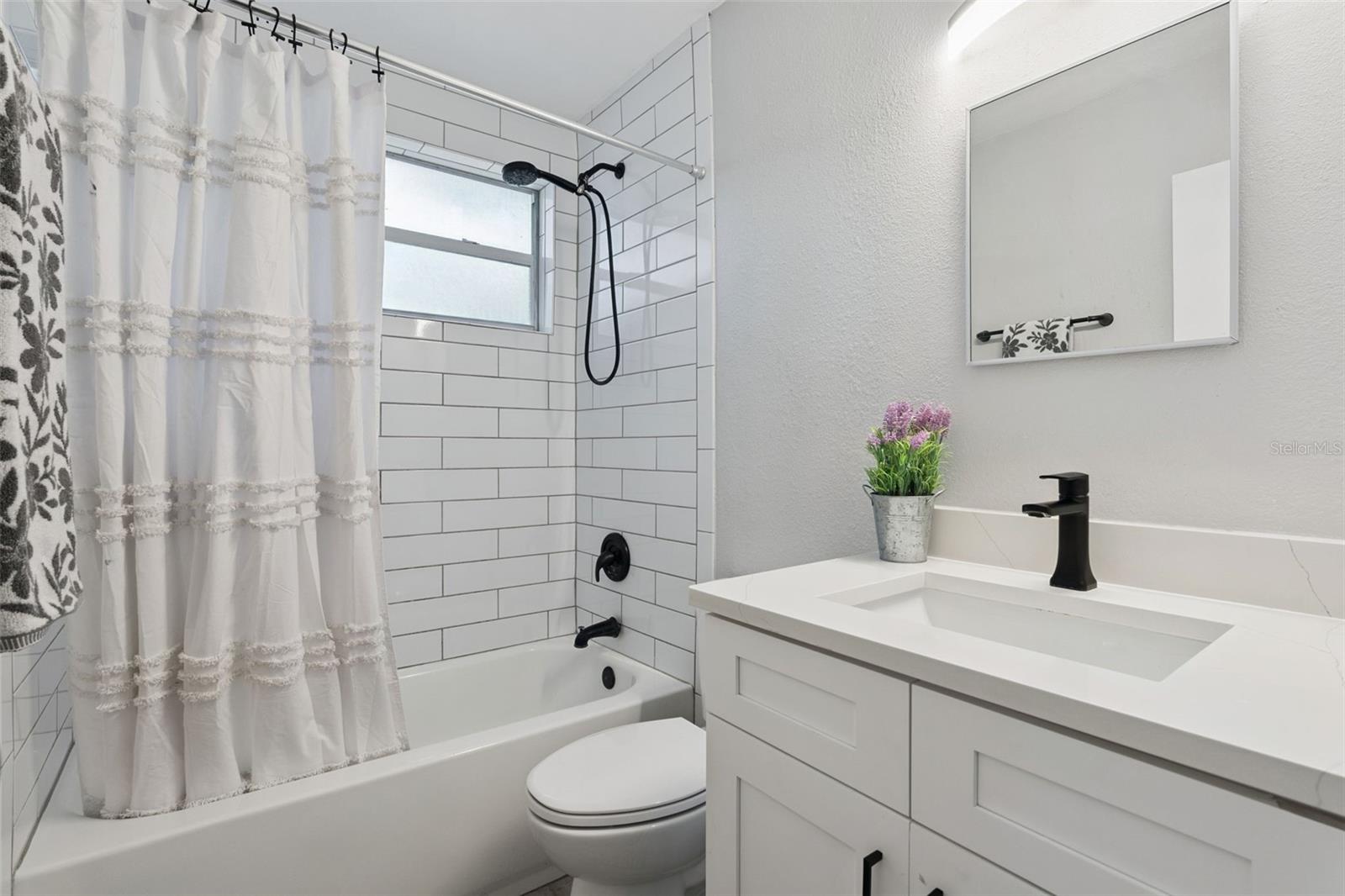 QUEEN ACRES - Residential