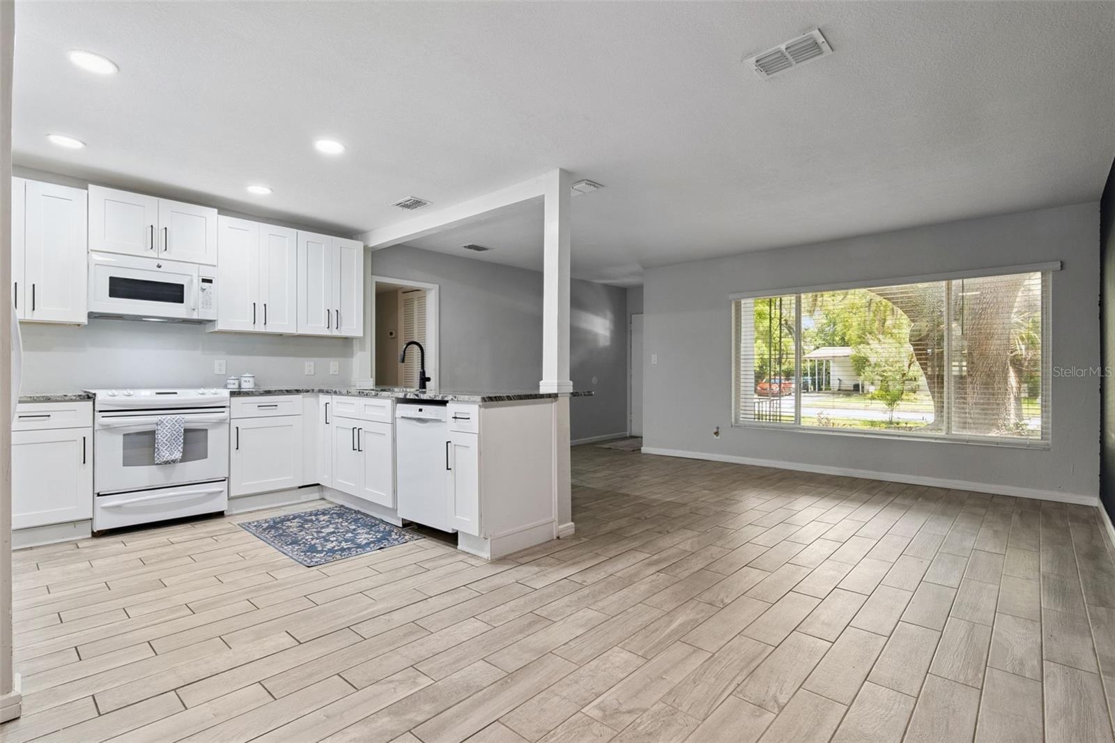 QUEEN ACRES - Residential
