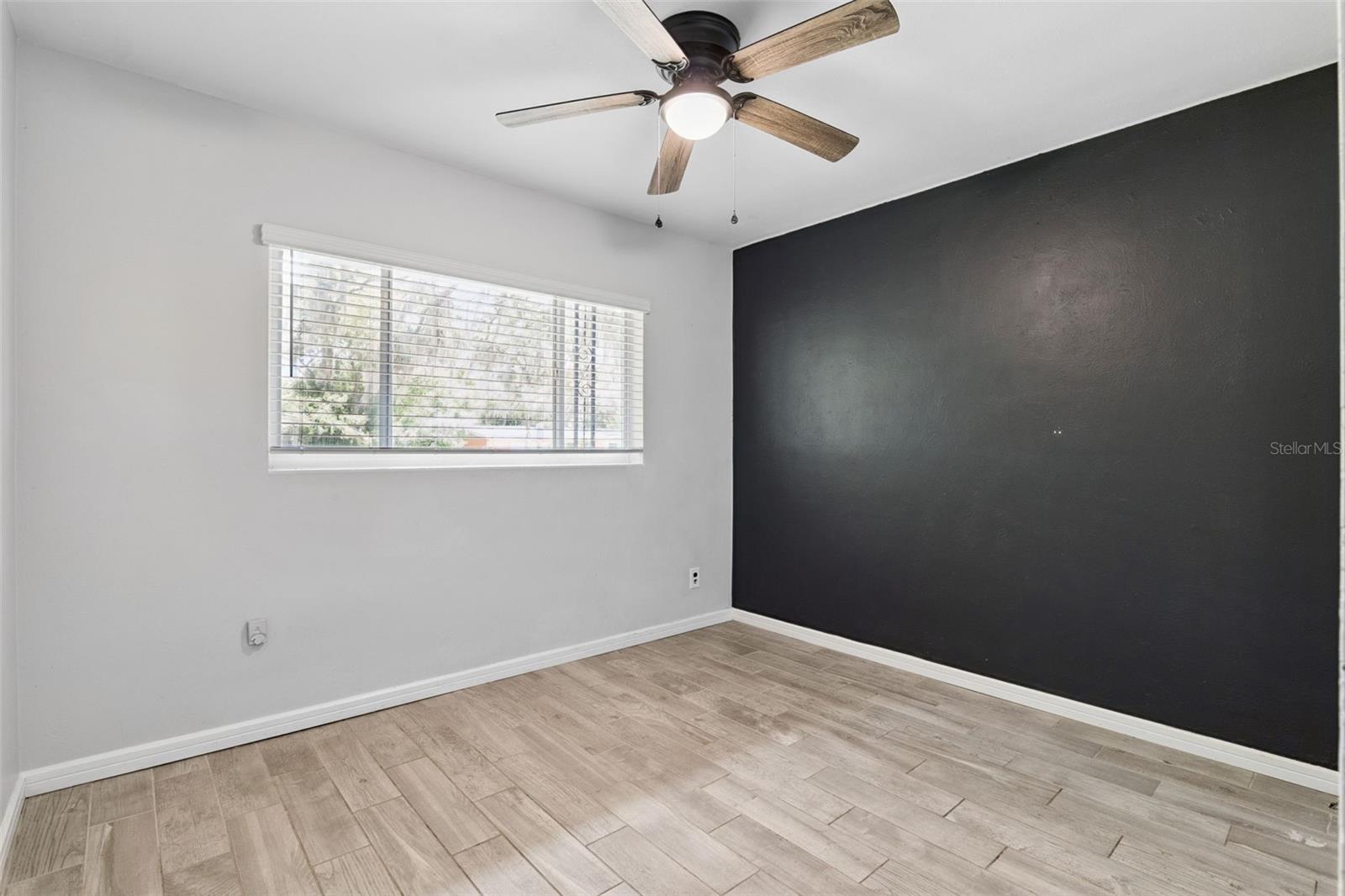 QUEEN ACRES - Residential