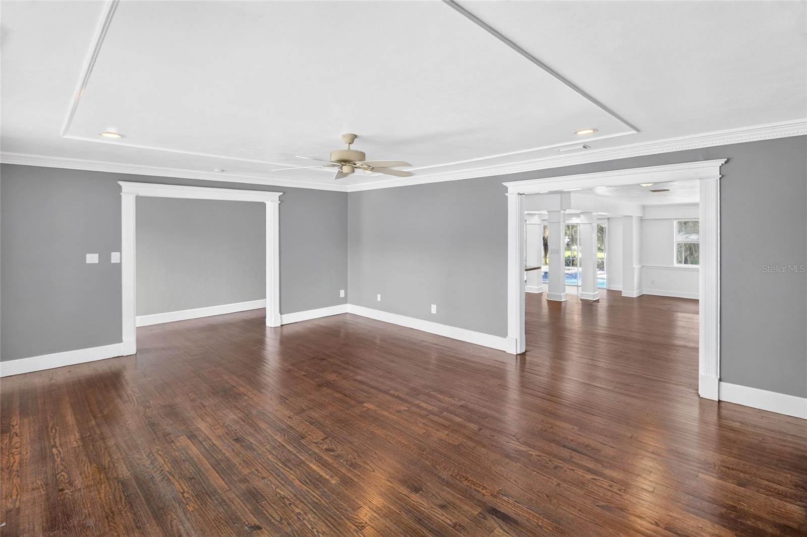 COUNTRY CLUB ESTATE MCINTOSH GRT - Residential