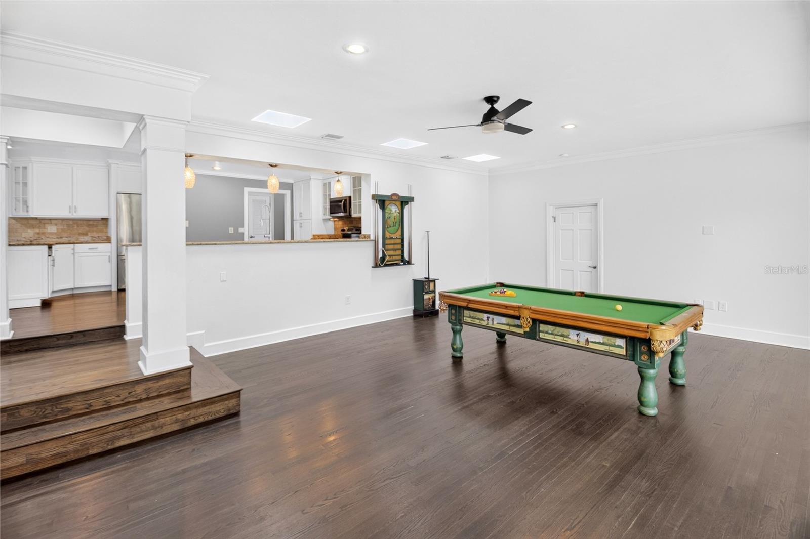 COUNTRY CLUB ESTATE MCINTOSH GRT - Residential