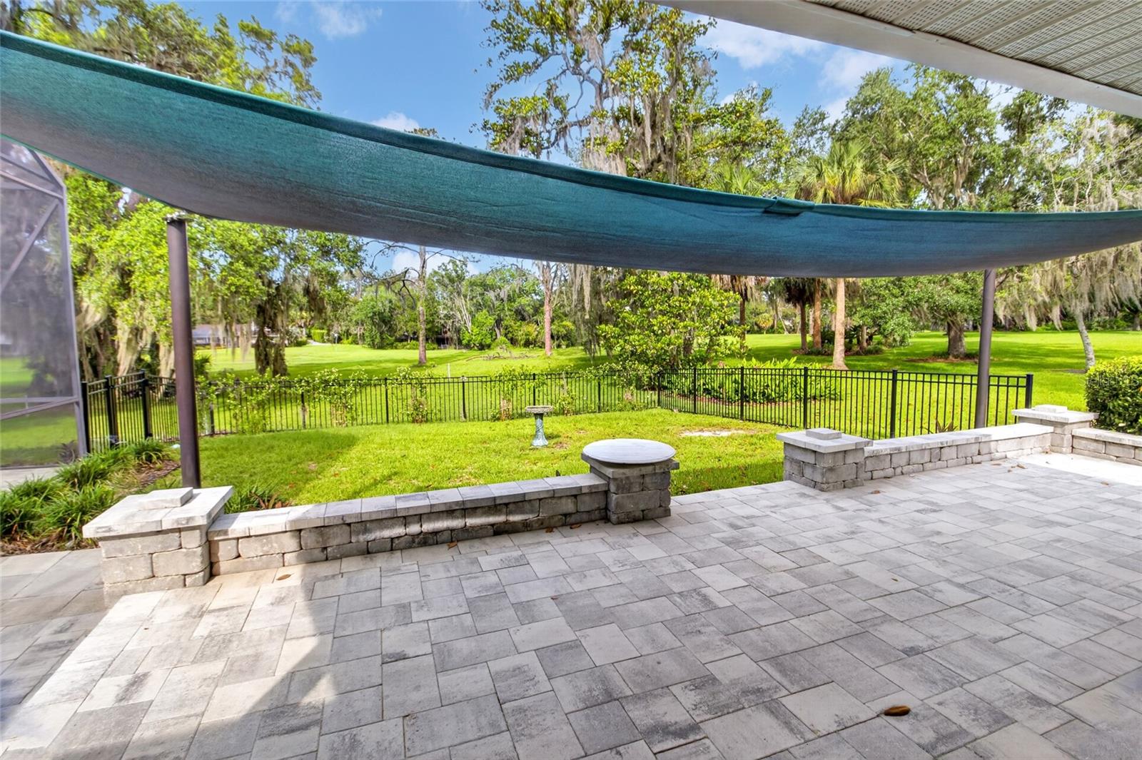 COUNTRY CLUB ESTATE MCINTOSH GRT - Residential