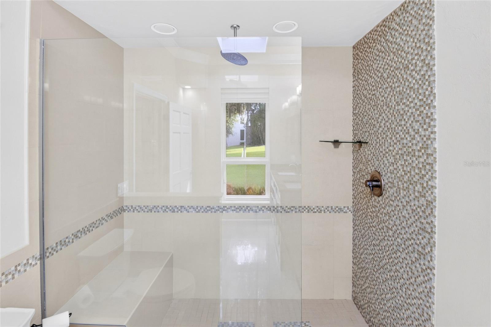 COUNTRY CLUB ESTATE MCINTOSH GRT - Residential