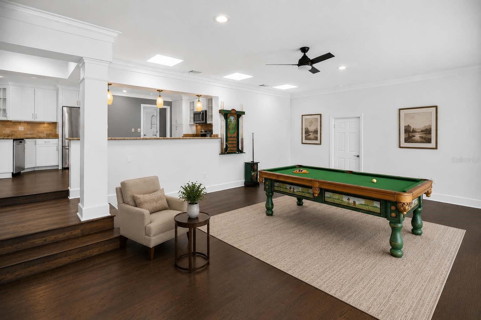 COUNTRY CLUB ESTATE MCINTOSH GRT - Residential