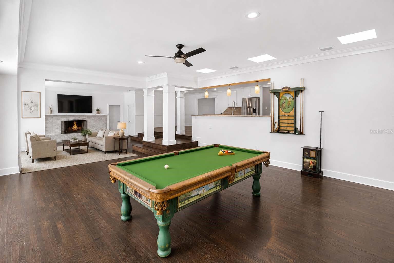 COUNTRY CLUB ESTATE MCINTOSH GRT - Residential