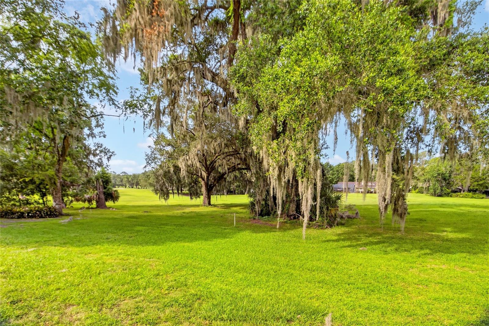 COUNTRY CLUB ESTATE MCINTOSH GRT - Residential
