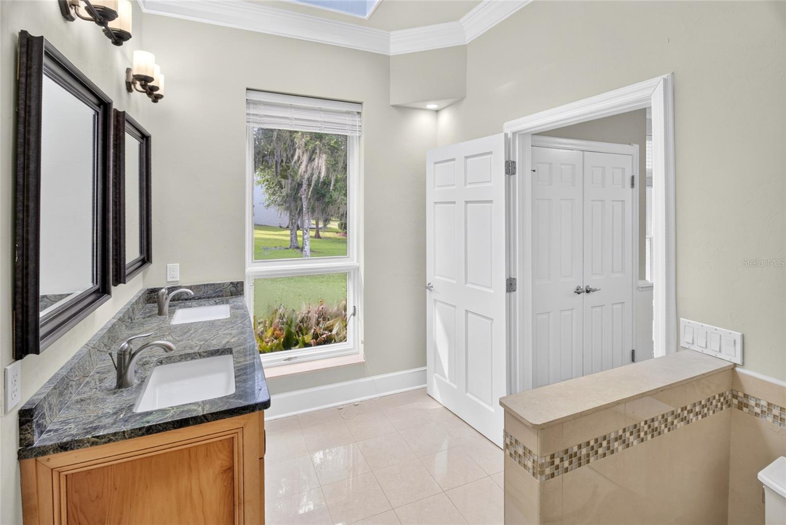 COUNTRY CLUB ESTATE MCINTOSH GRT - Residential