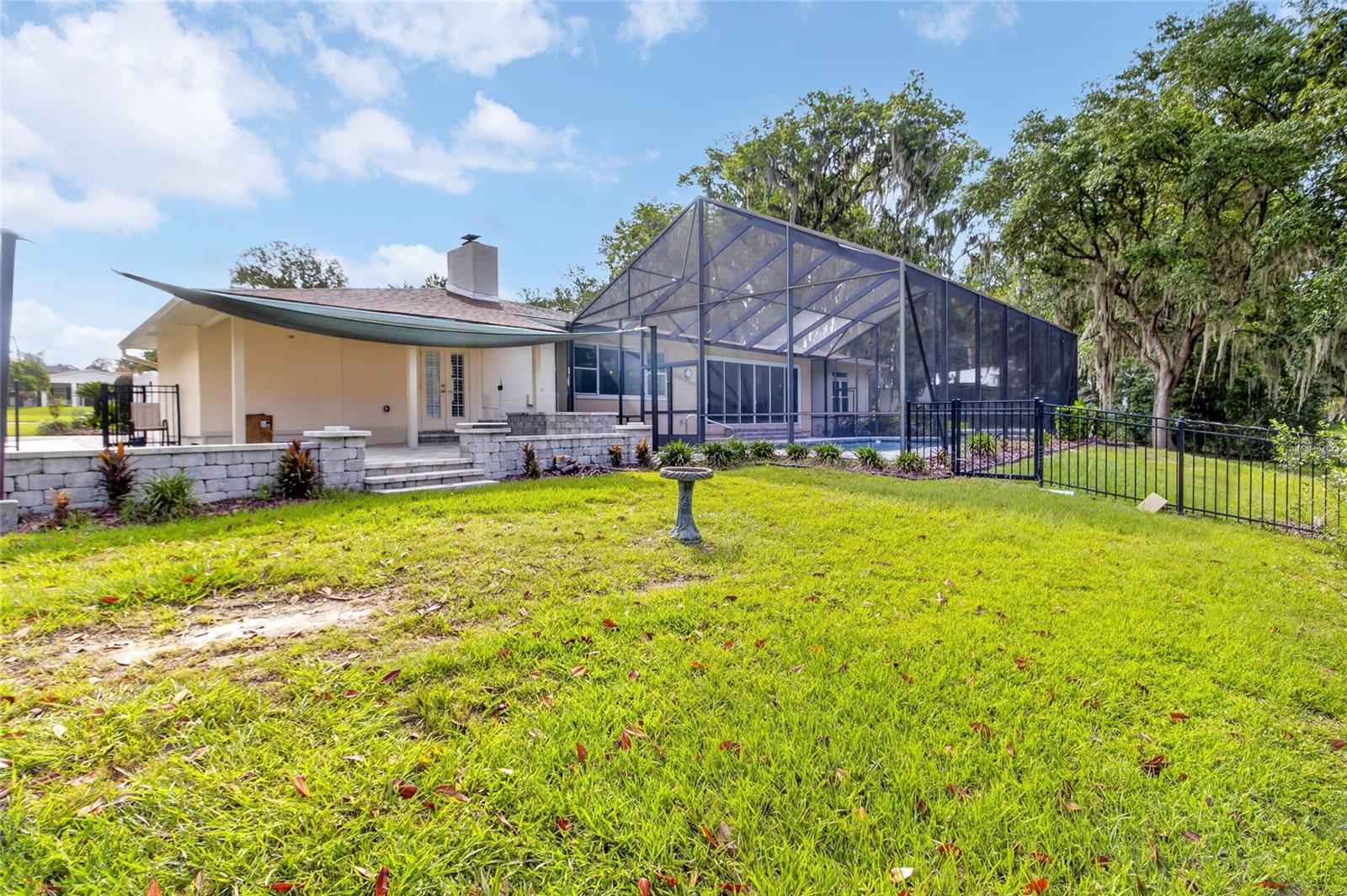 COUNTRY CLUB ESTATE MCINTOSH GRT - Residential