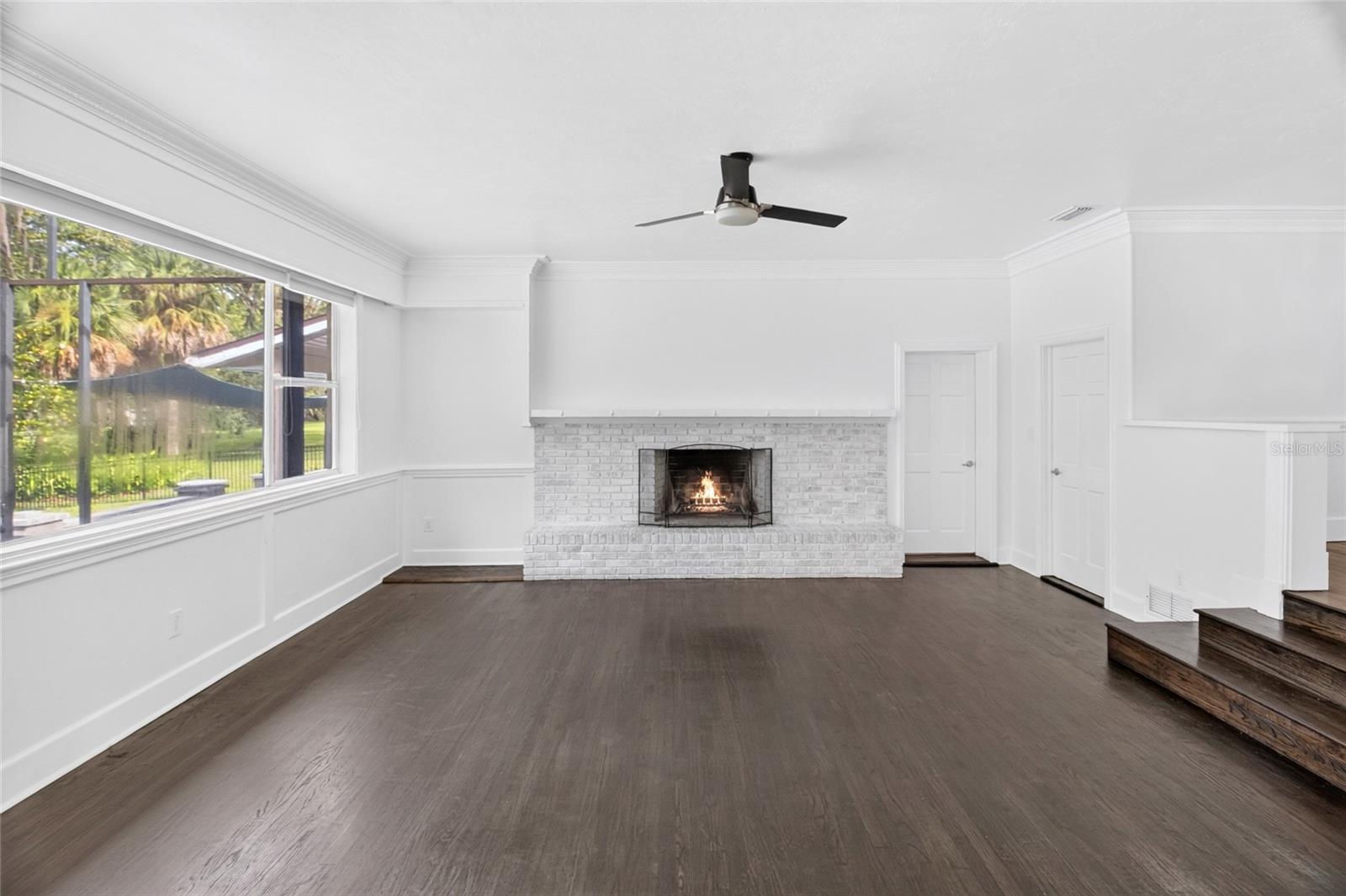 COUNTRY CLUB ESTATE MCINTOSH GRT - Residential