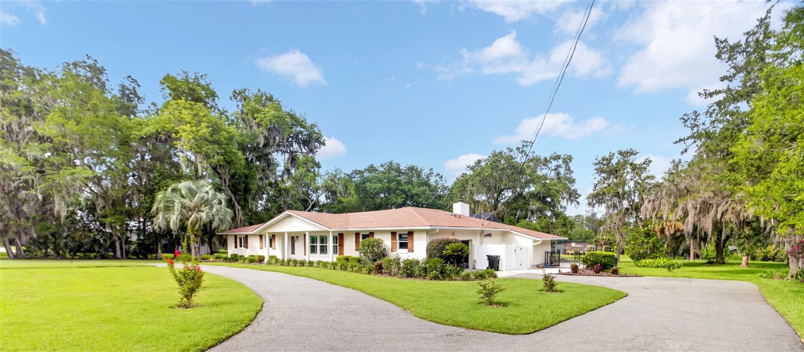 COUNTRY CLUB ESTATE MCINTOSH GRT - Residential
