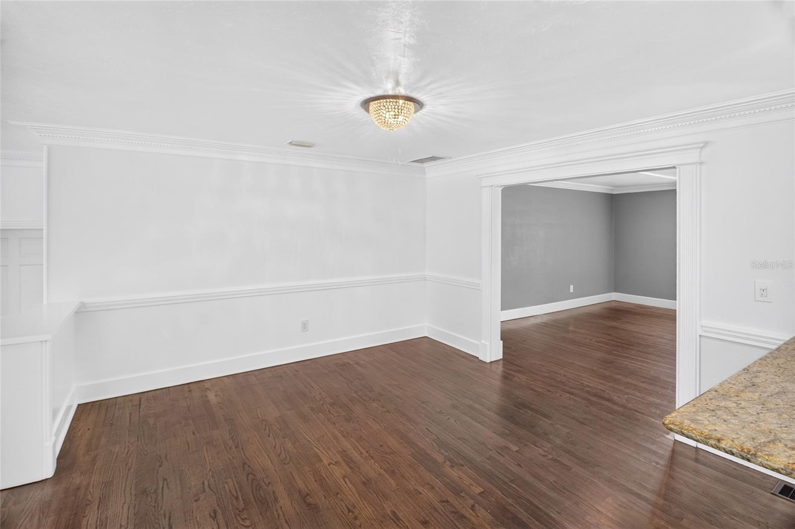 COUNTRY CLUB ESTATE MCINTOSH GRT - Residential