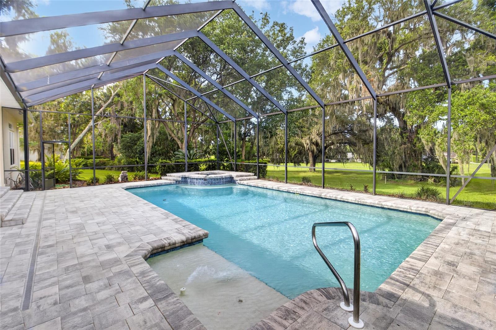 COUNTRY CLUB ESTATE MCINTOSH GRT - Residential