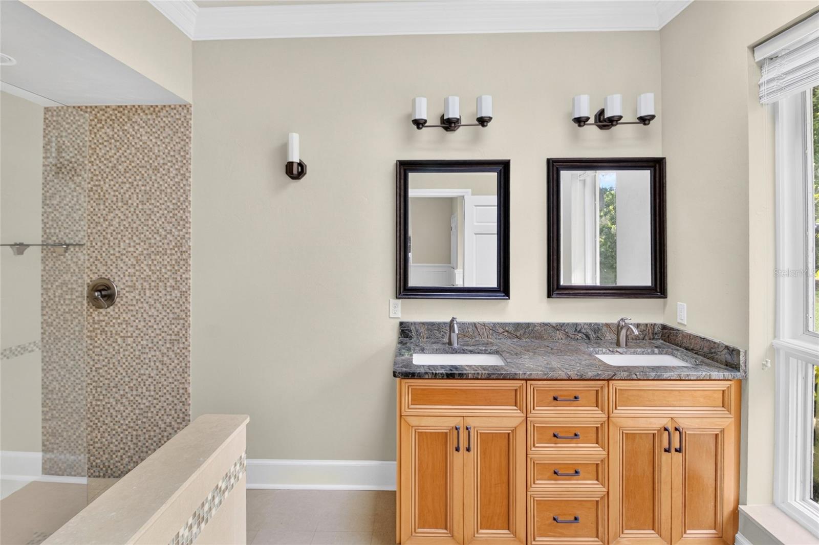 COUNTRY CLUB ESTATE MCINTOSH GRT - Residential