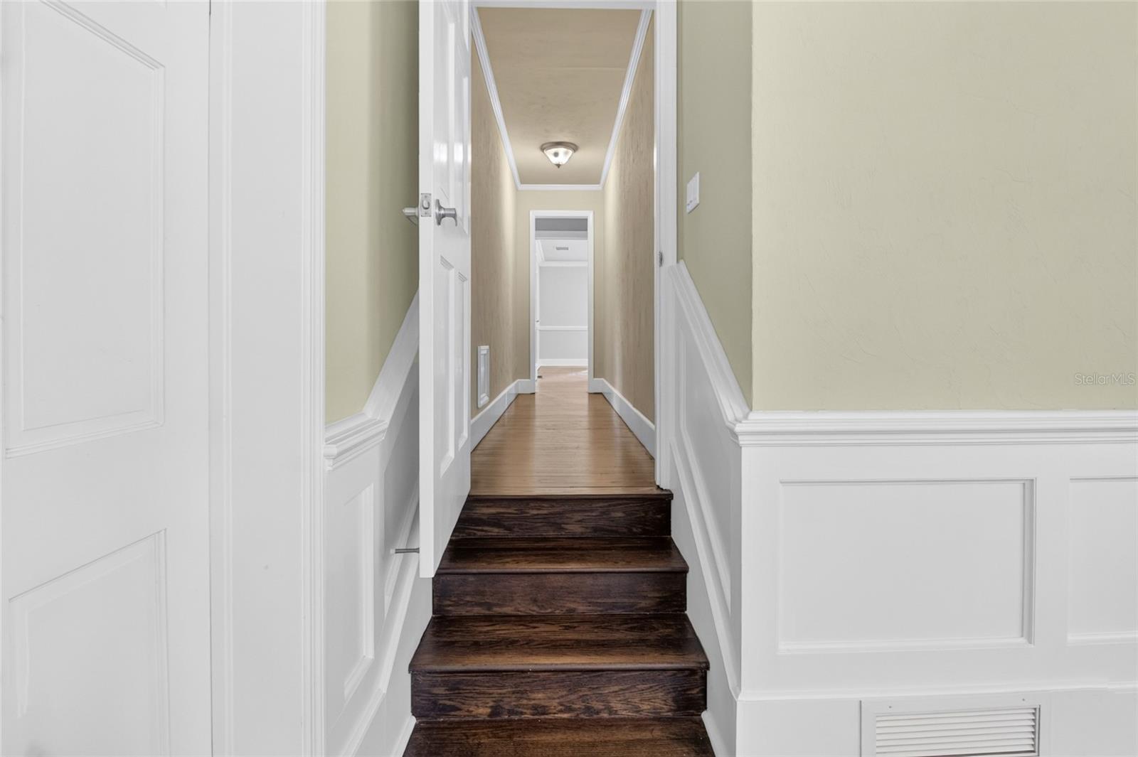 COUNTRY CLUB ESTATE MCINTOSH GRT - Residential