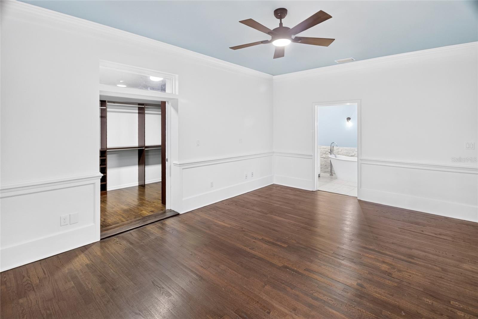 COUNTRY CLUB ESTATE MCINTOSH GRT - Residential