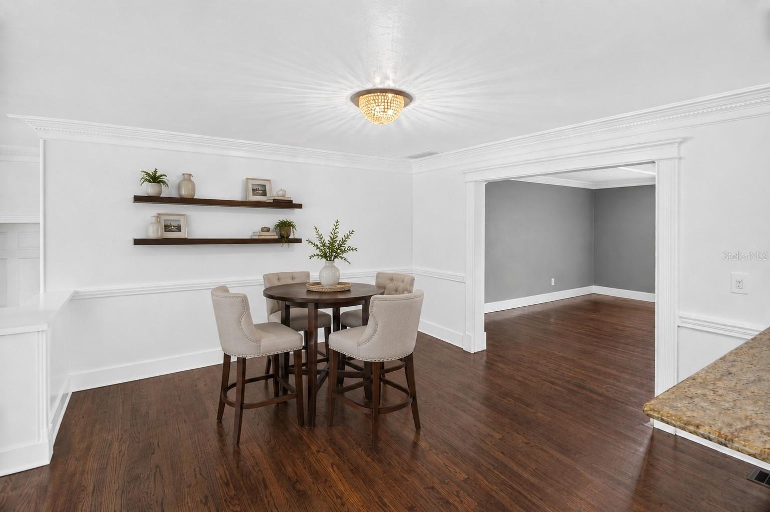 COUNTRY CLUB ESTATE MCINTOSH GRT - Residential