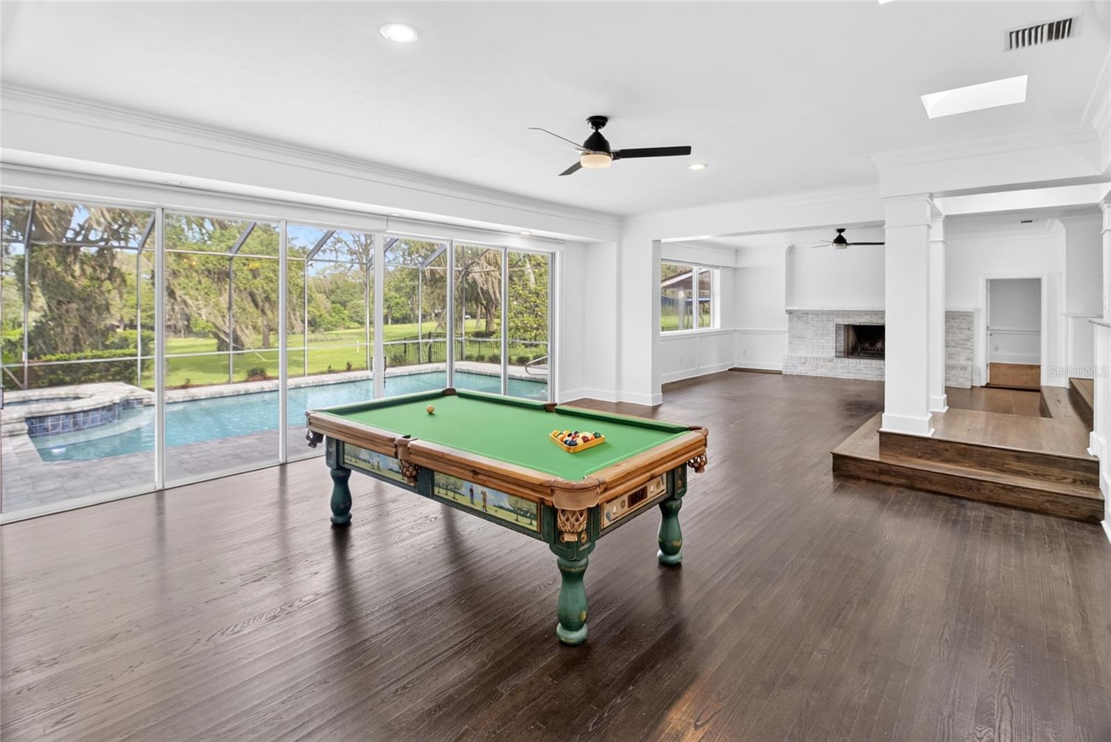 COUNTRY CLUB ESTATE MCINTOSH GRT - Residential