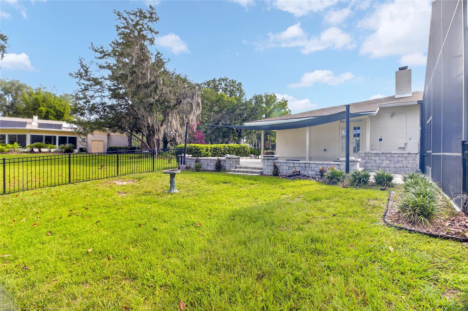 COUNTRY CLUB ESTATE MCINTOSH GRT - Residential