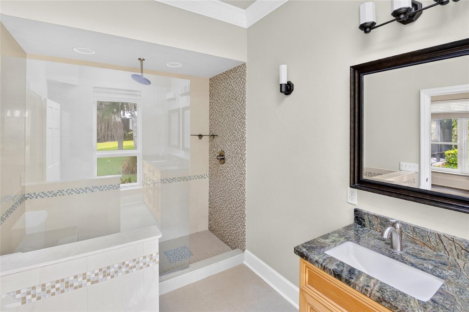 COUNTRY CLUB ESTATE MCINTOSH GRT - Residential