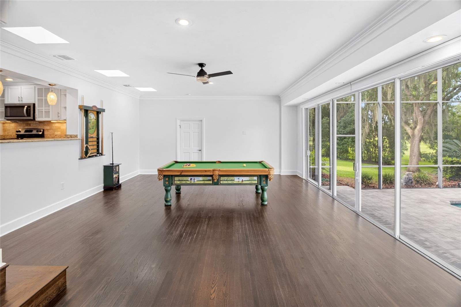 COUNTRY CLUB ESTATE MCINTOSH GRT - Residential