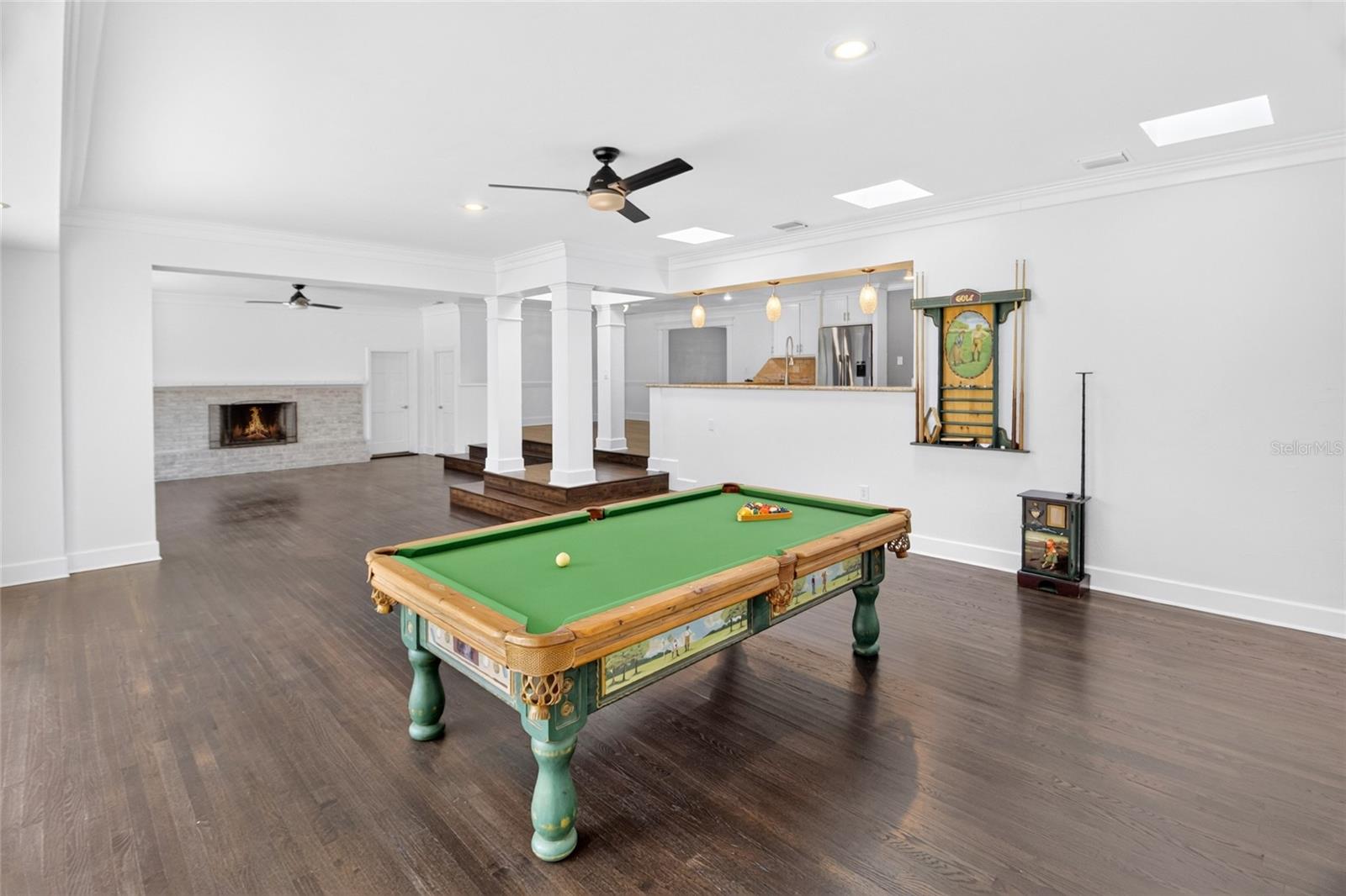 COUNTRY CLUB ESTATE MCINTOSH GRT - Residential