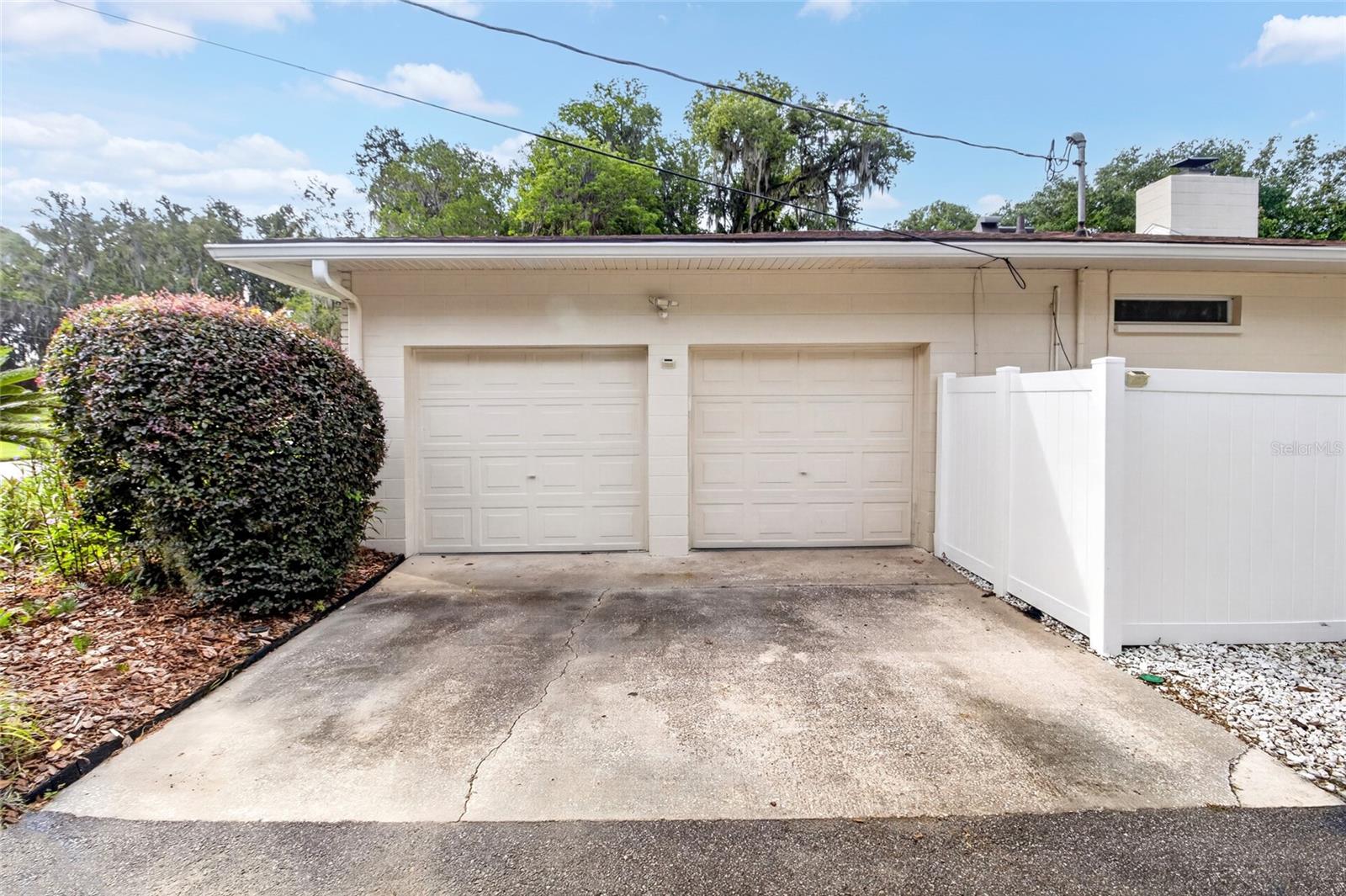 COUNTRY CLUB ESTATE MCINTOSH GRT - Residential