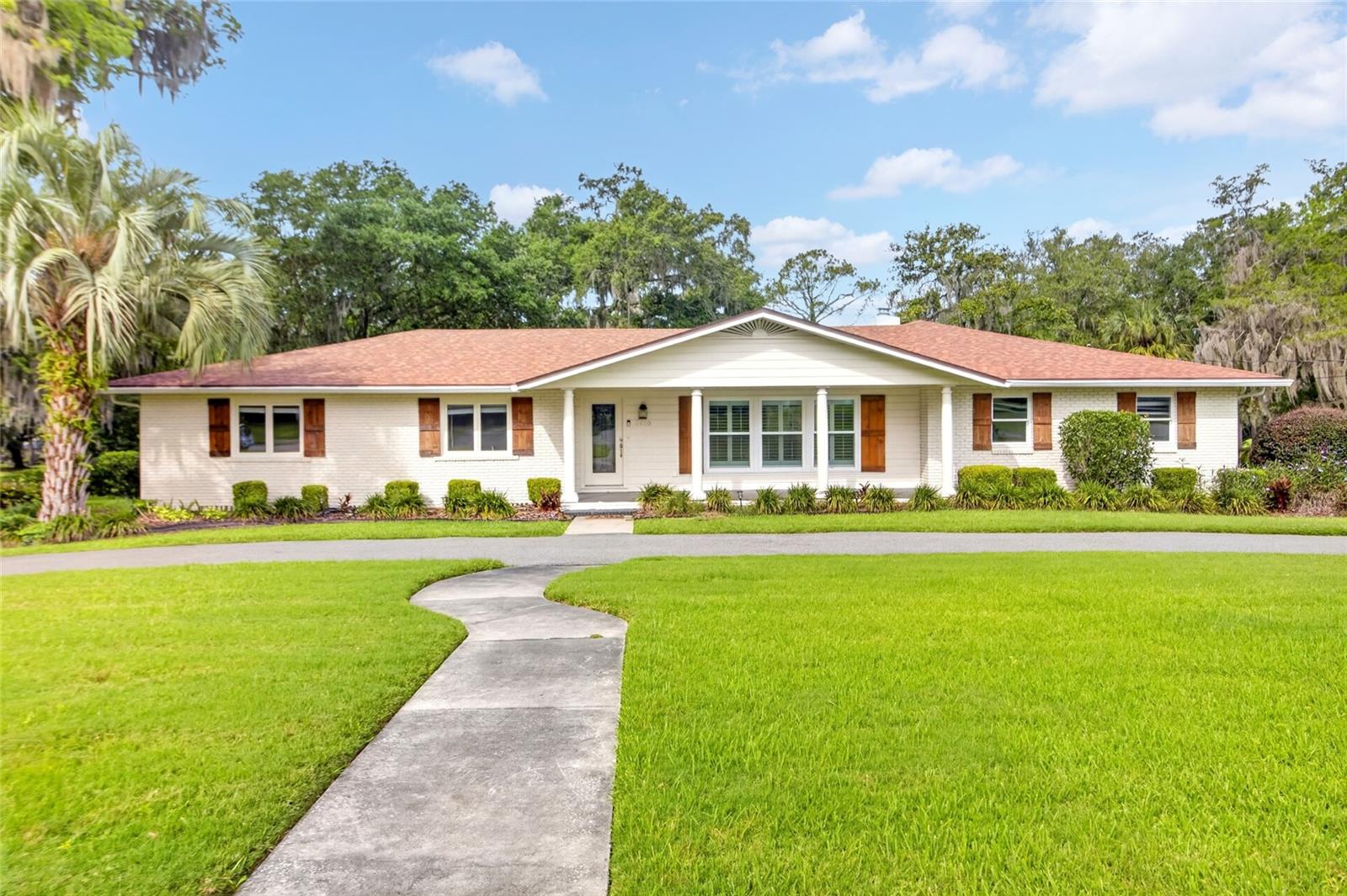 COUNTRY CLUB ESTATE MCINTOSH GRT - Residential