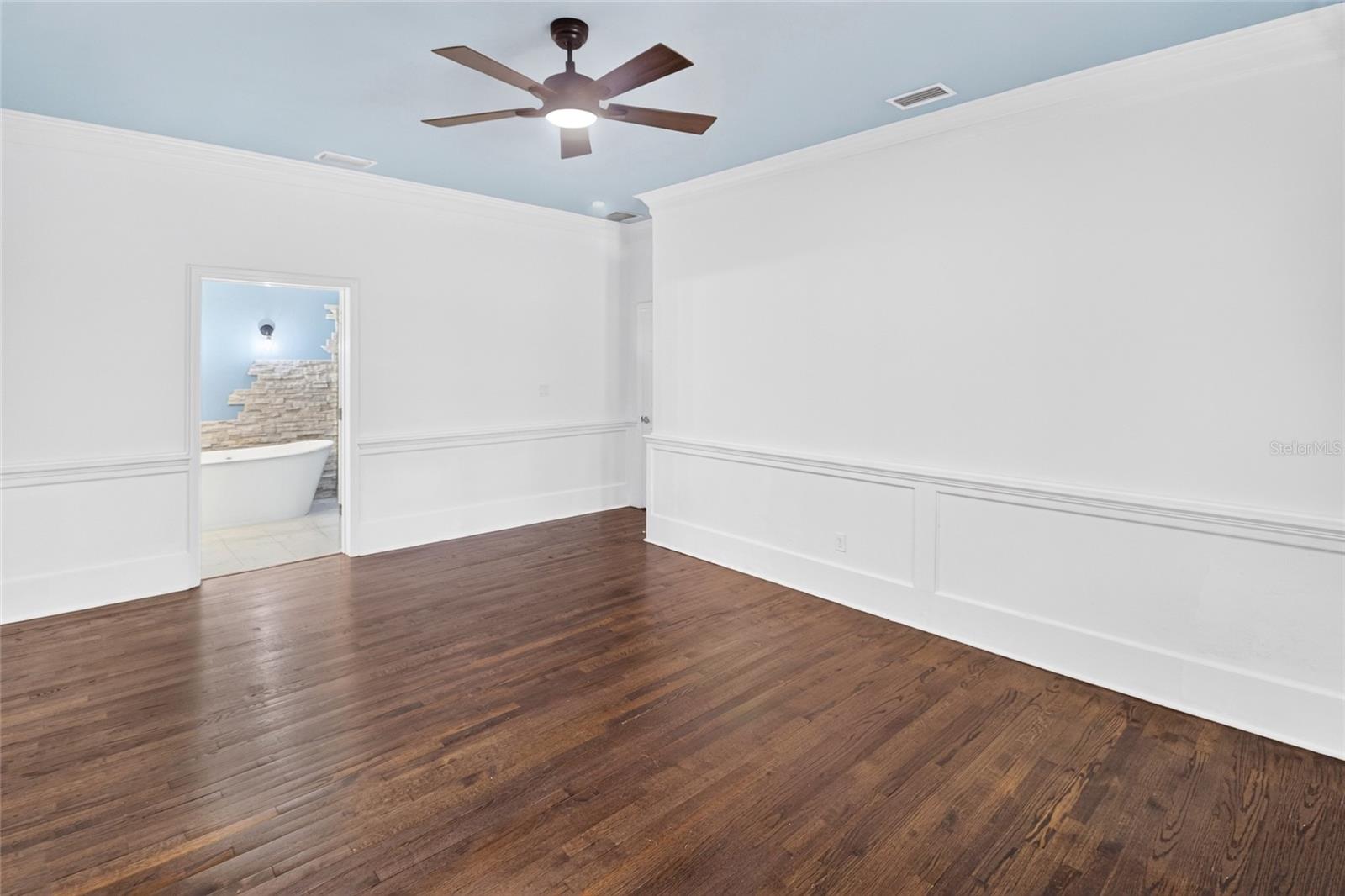COUNTRY CLUB ESTATE MCINTOSH GRT - Residential