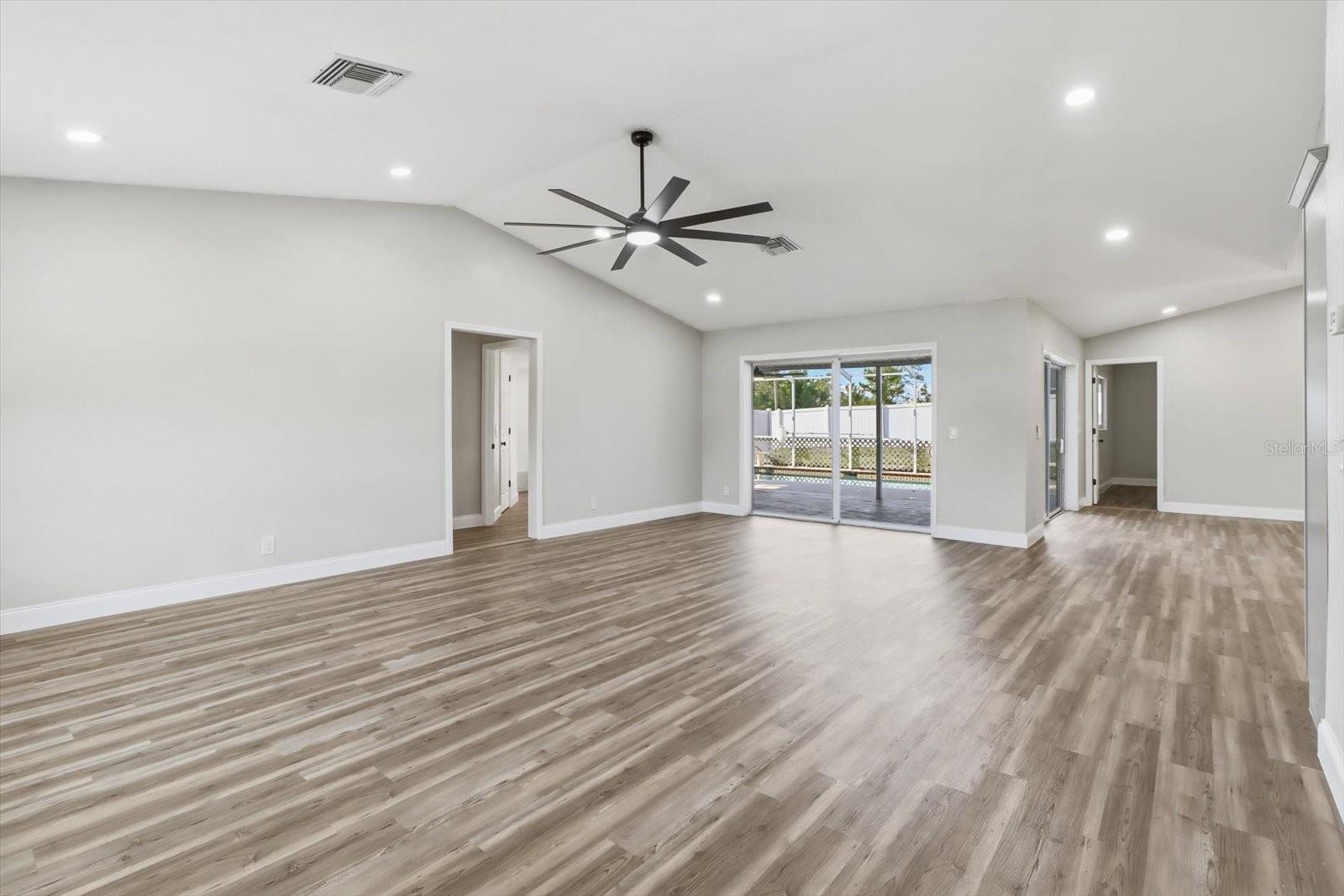 SPRING HILL - Residential