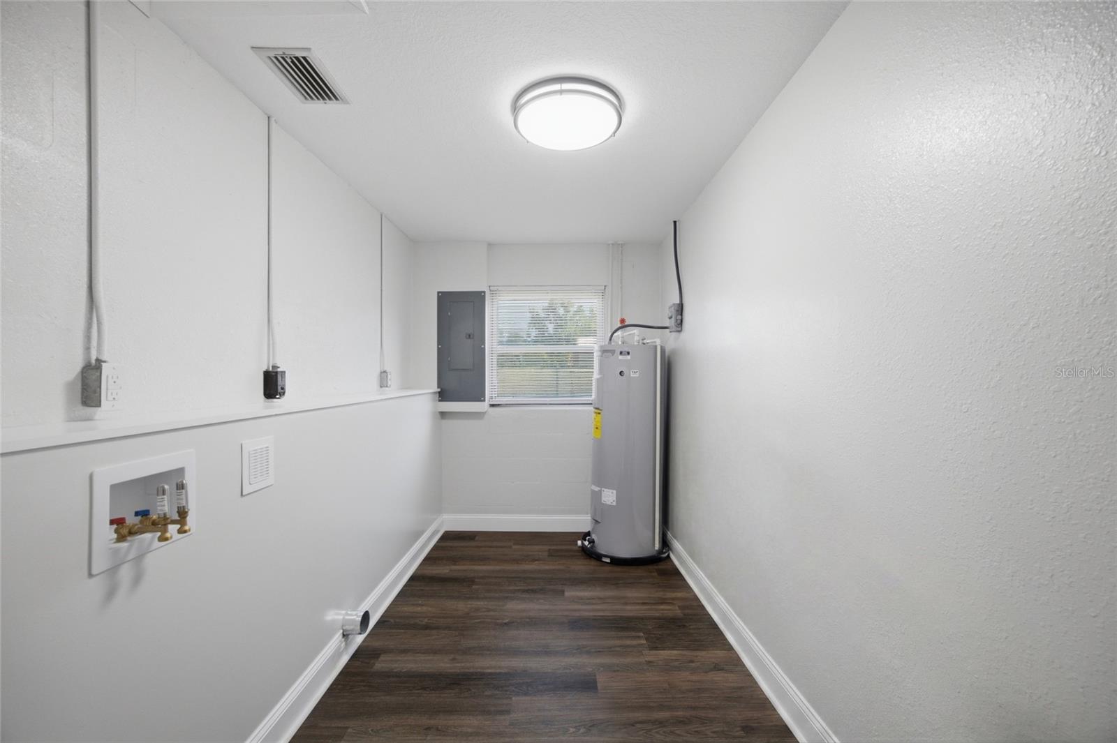 THOMAS WAYNE SUB - Residential