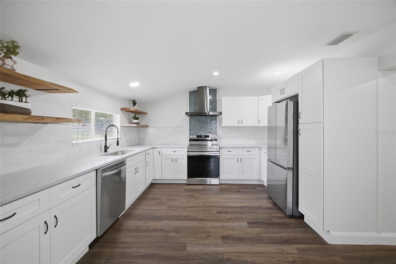 THOMAS WAYNE SUB - Residential
