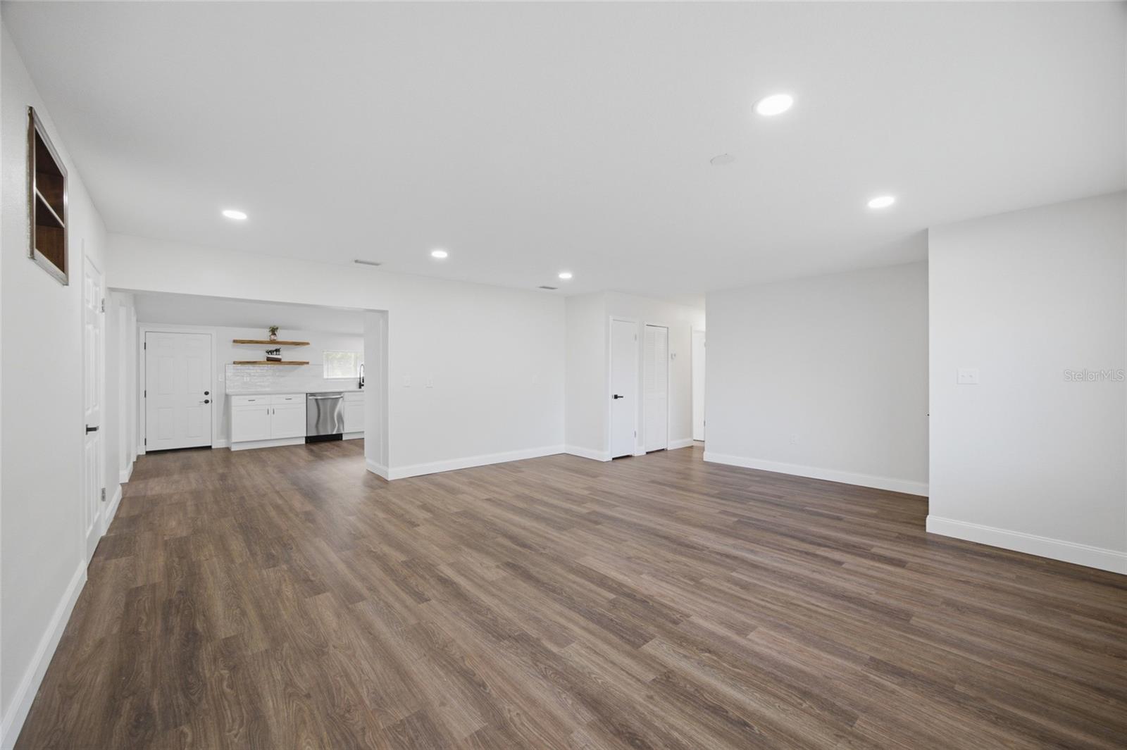 THOMAS WAYNE SUB - Residential