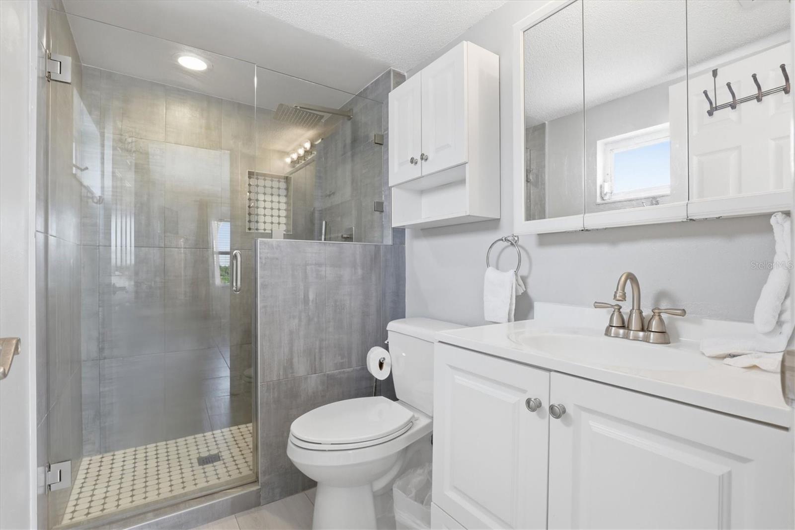 WAVES THE CONDO - Residential