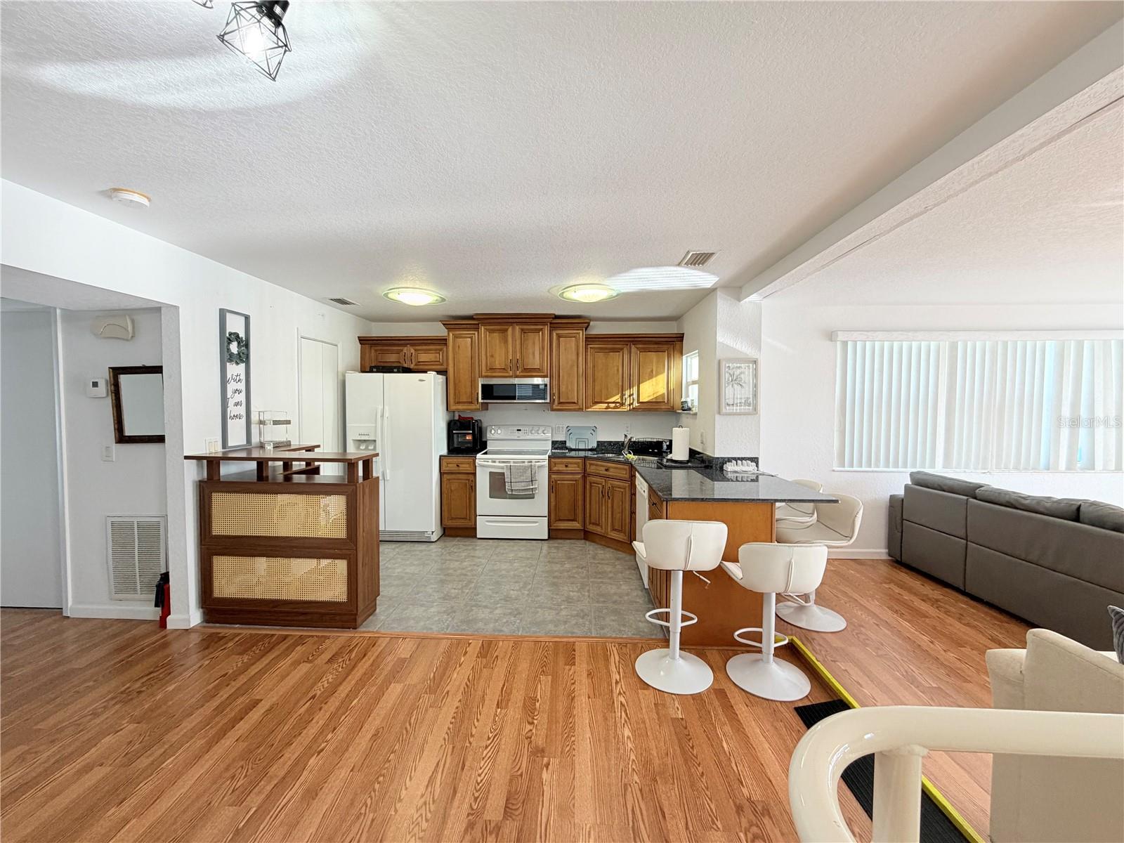 HARBOR SHORES 1ST ADD - Commercial Lease