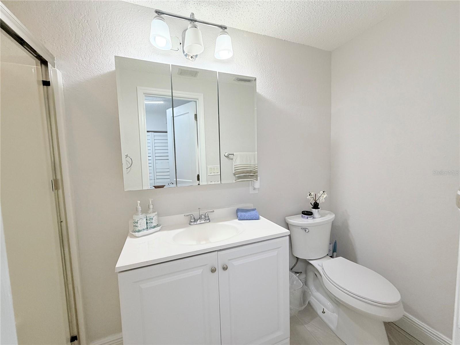 HARBOR SHORES 1ST ADD - Commercial Lease