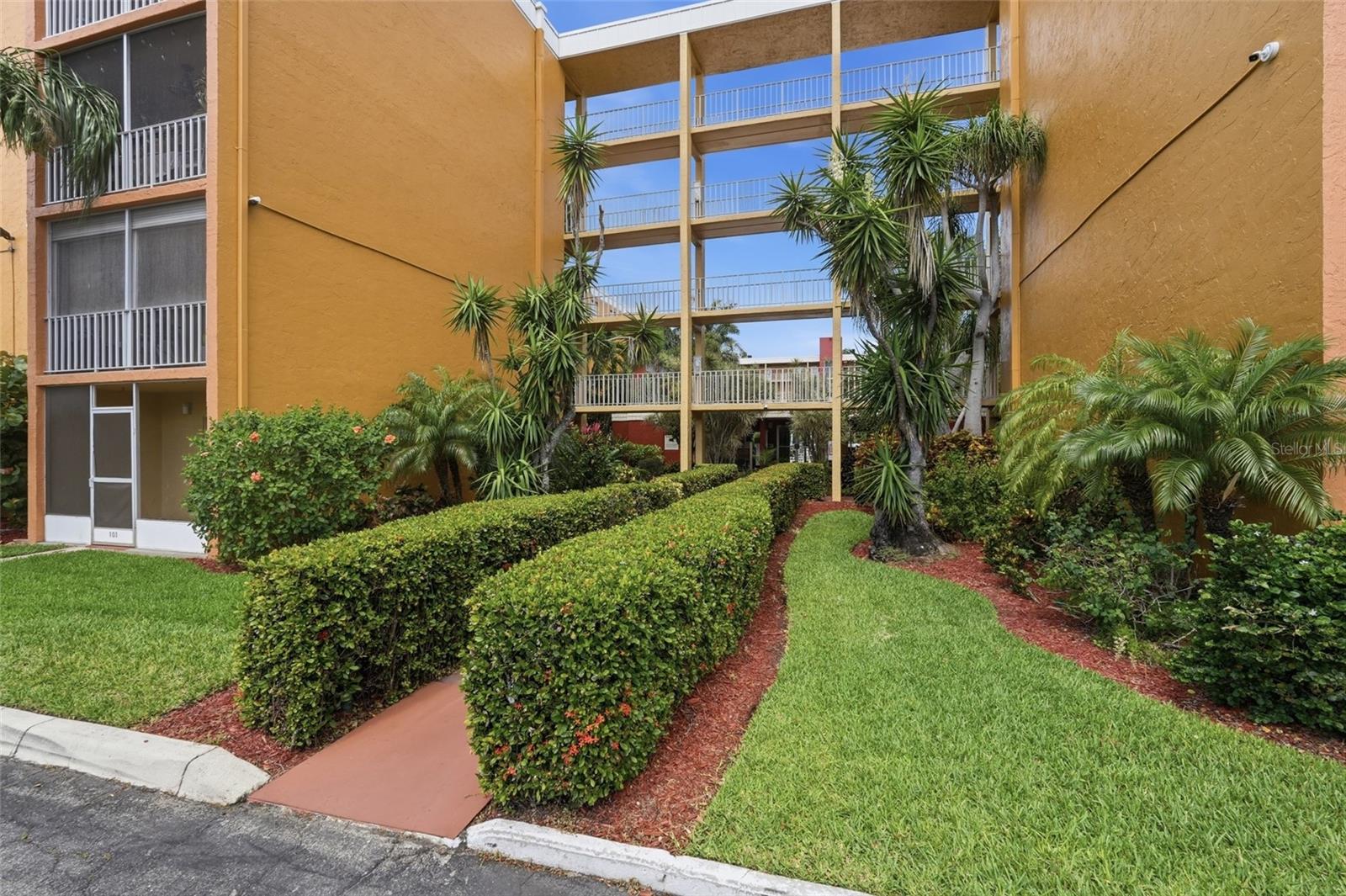 TOWERS CONDO - Residential