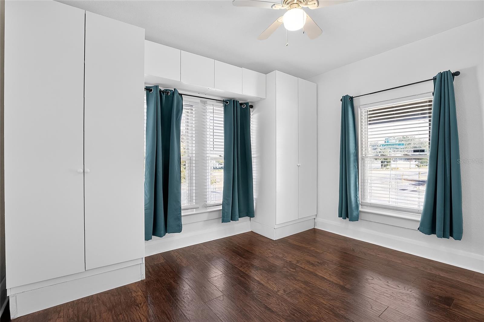MEADOWBROOK - Residential