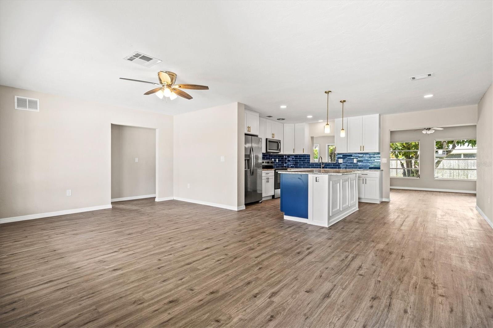 BEACH MANOR - Residential