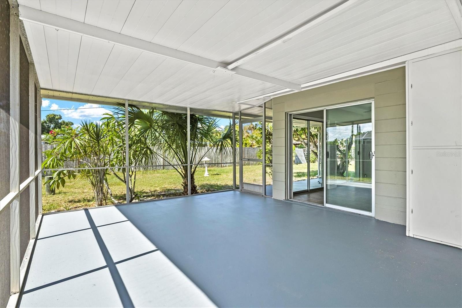 BEACH MANOR - Residential