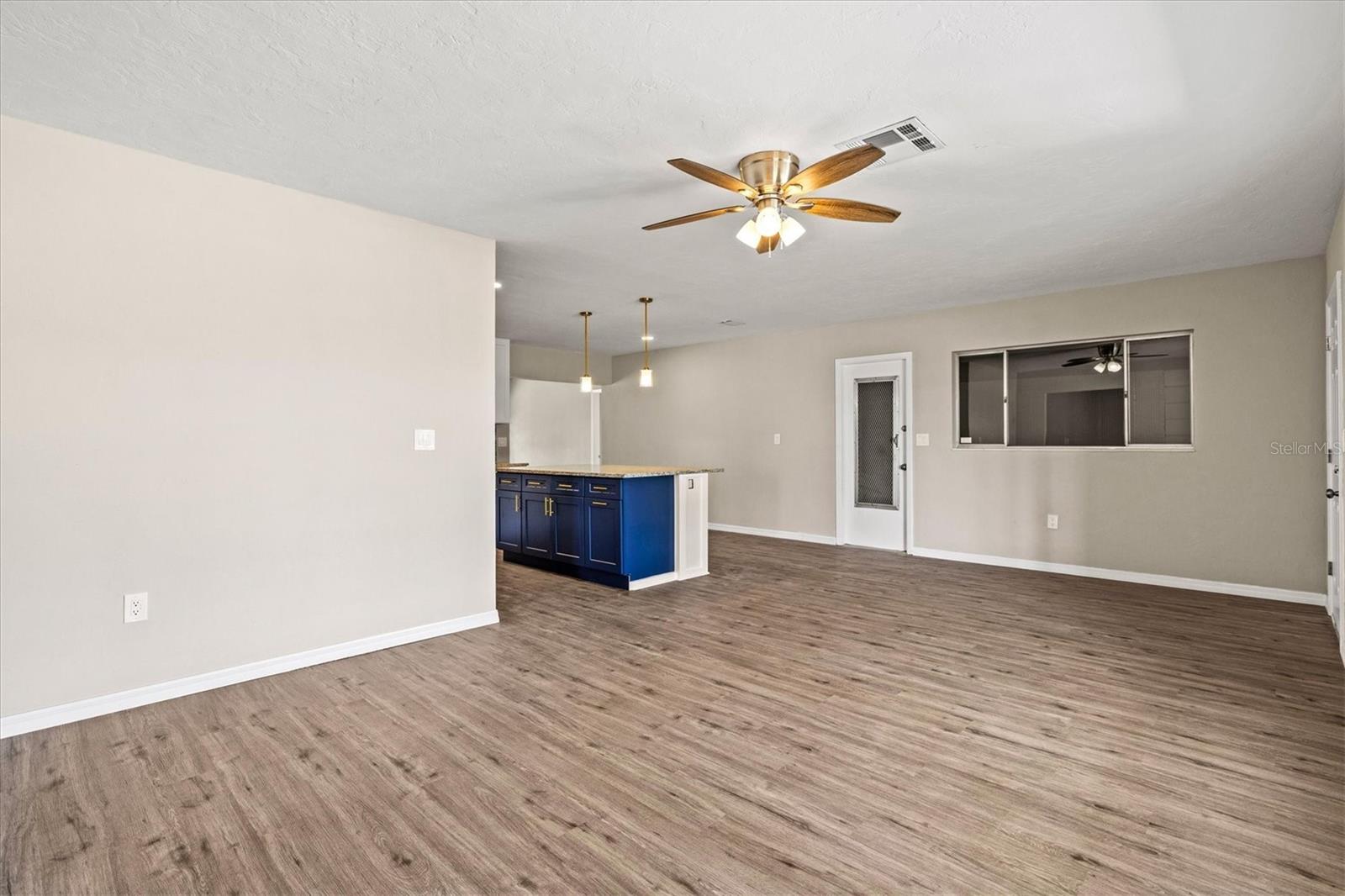 BEACH MANOR - Residential