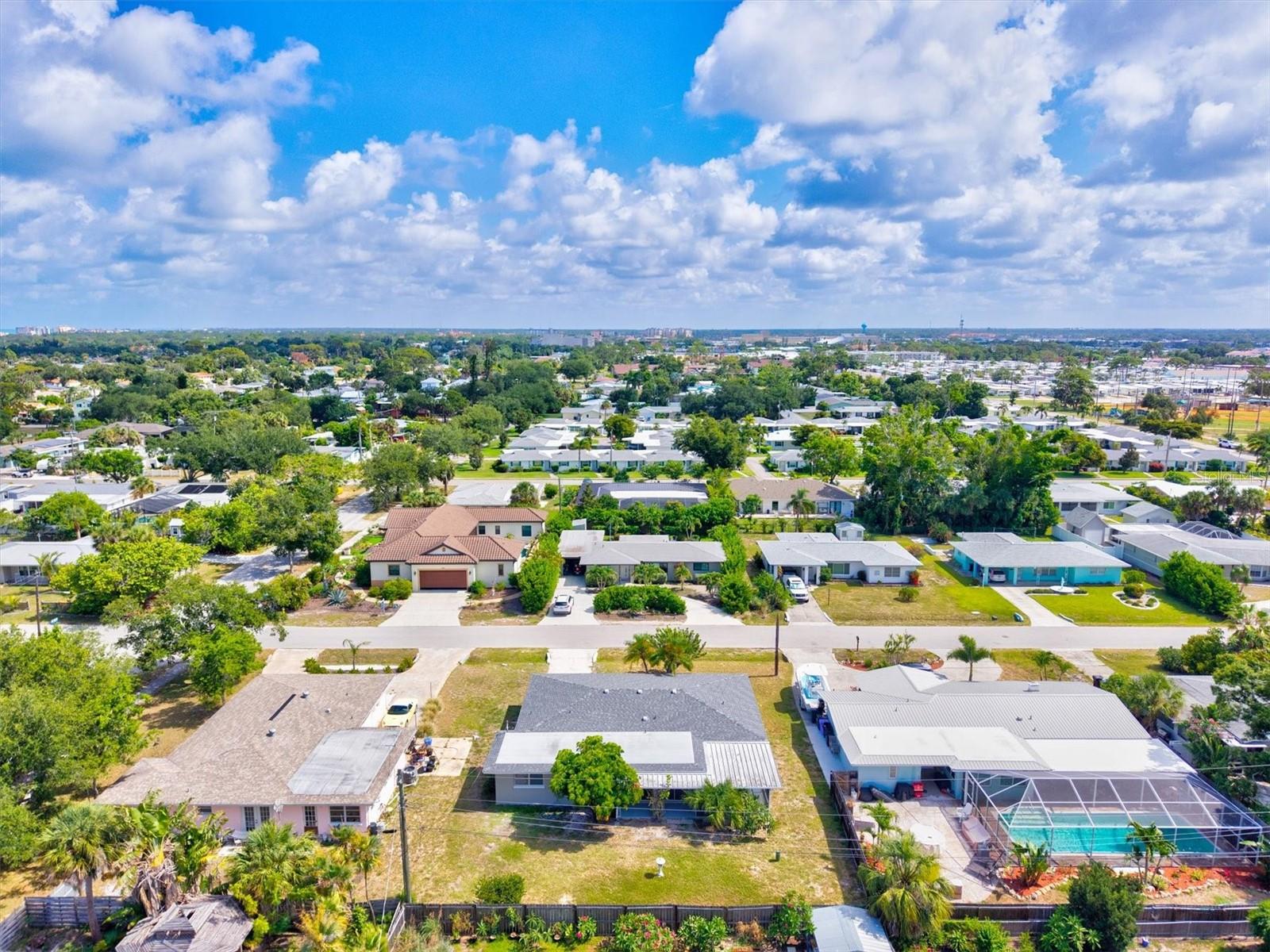 BEACH MANOR - Residential