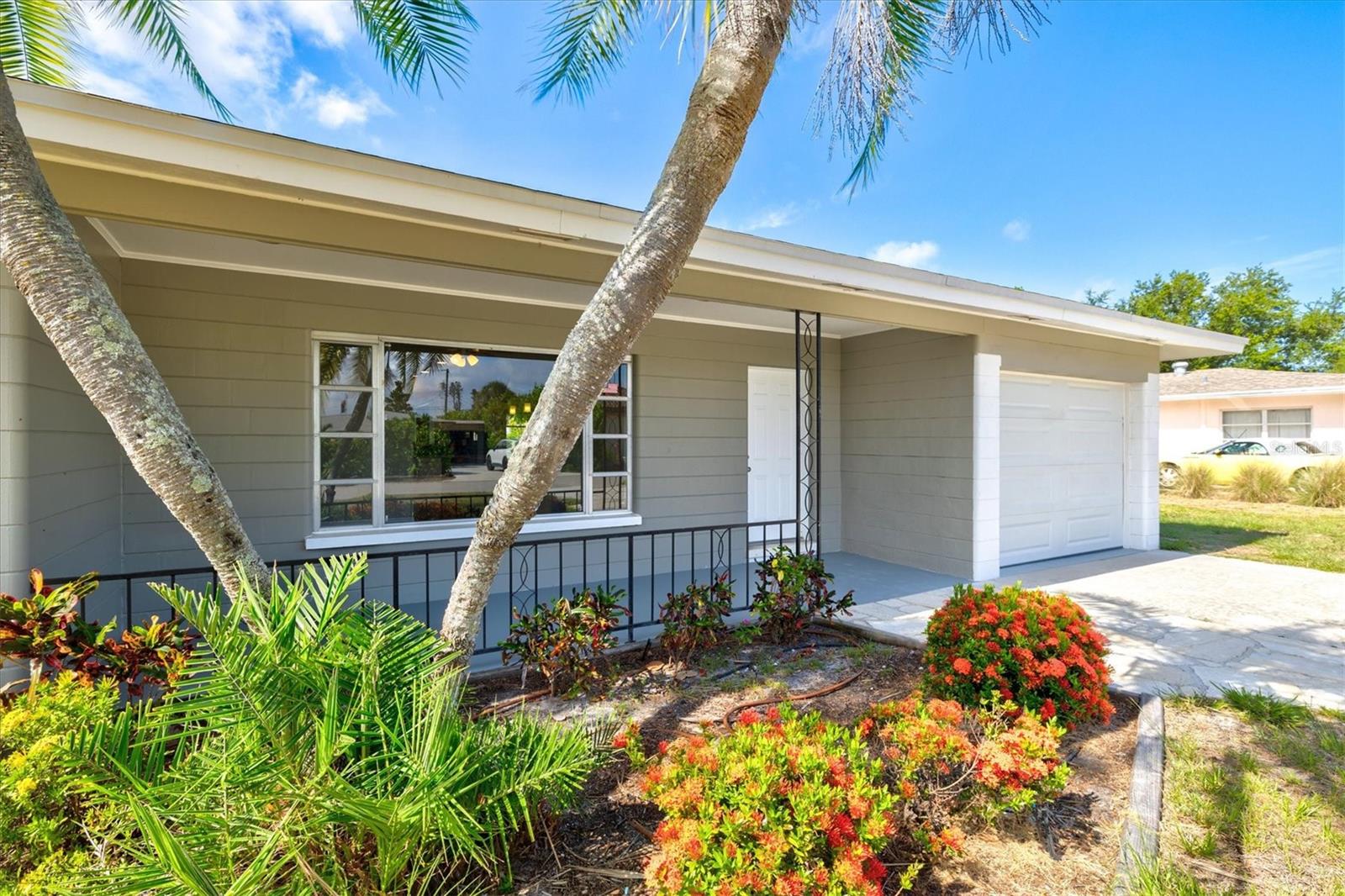 BEACH MANOR - Residential
