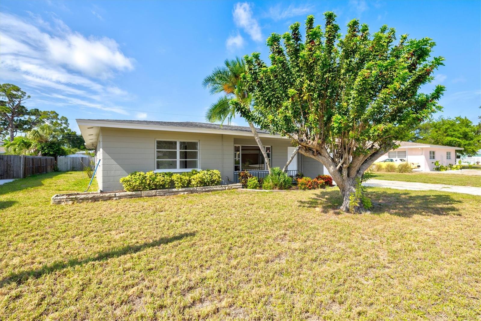 BEACH MANOR - Residential