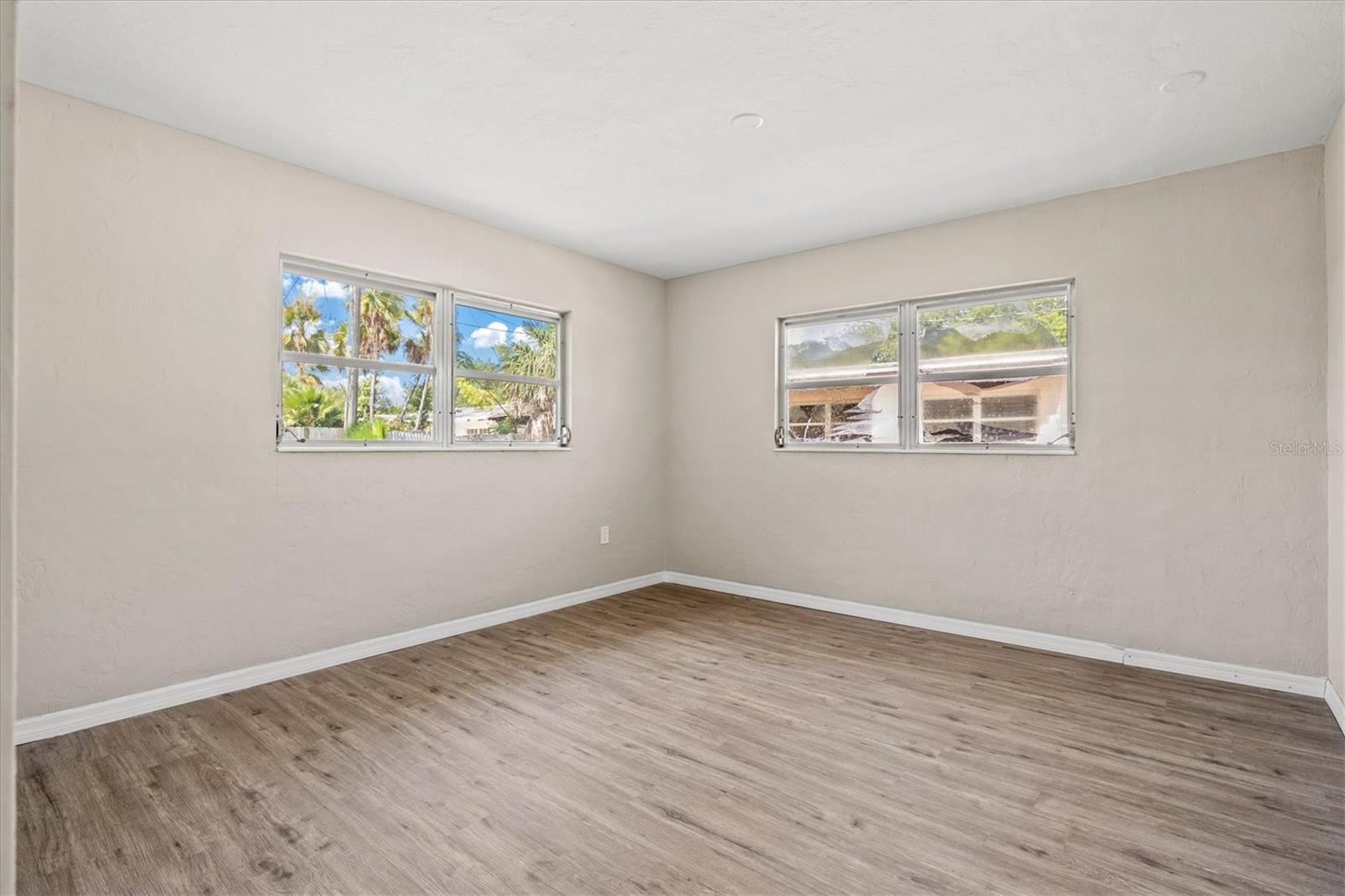 BEACH MANOR - Residential
