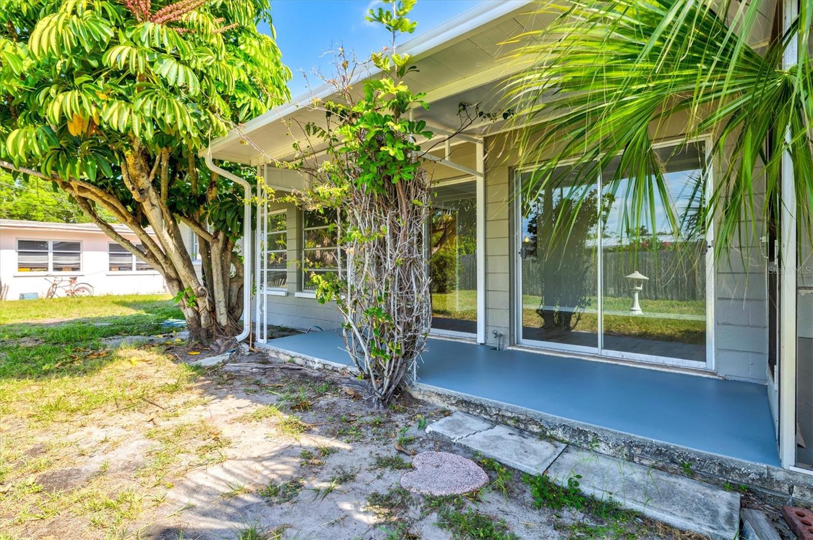 BEACH MANOR - Residential