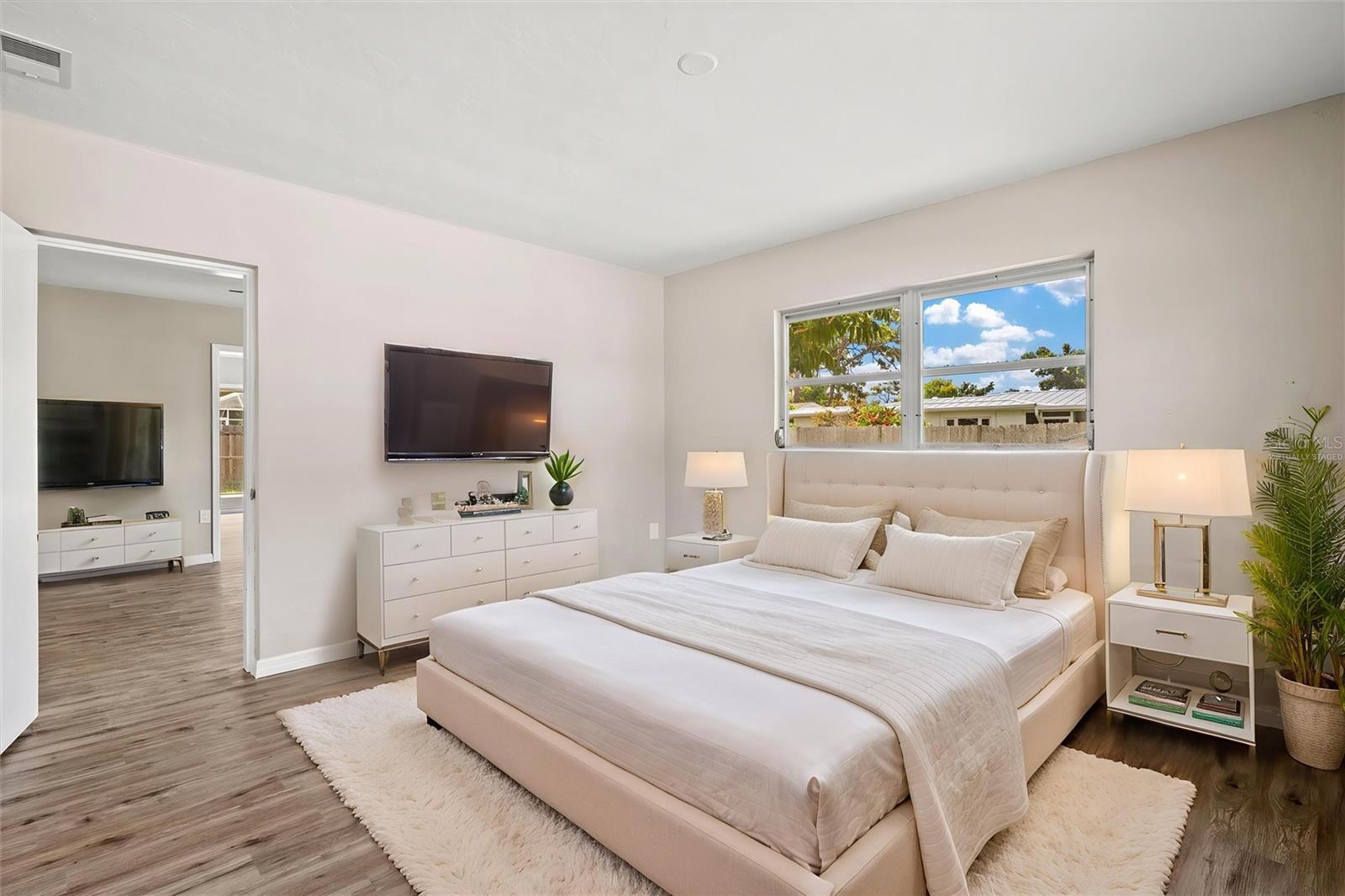 BEACH MANOR - Residential