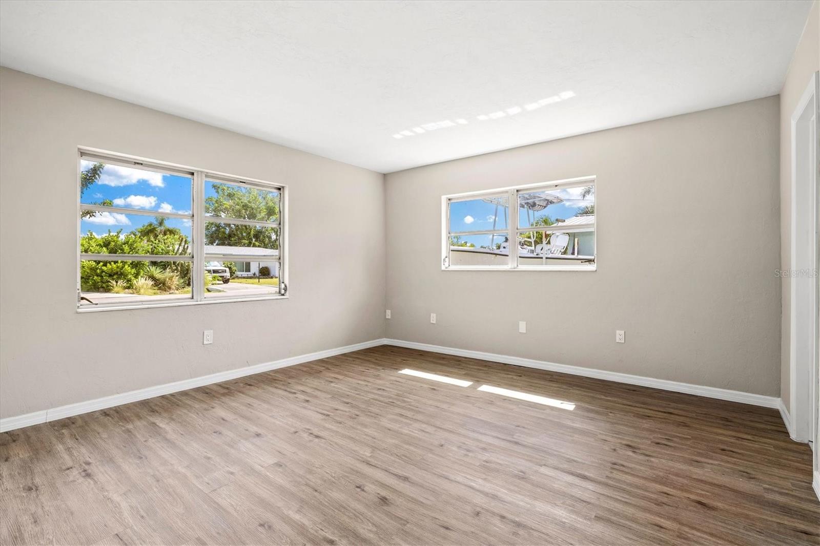 BEACH MANOR - Residential